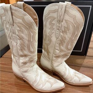 Lucchese Cream Embroidered Western Cowboy Boots